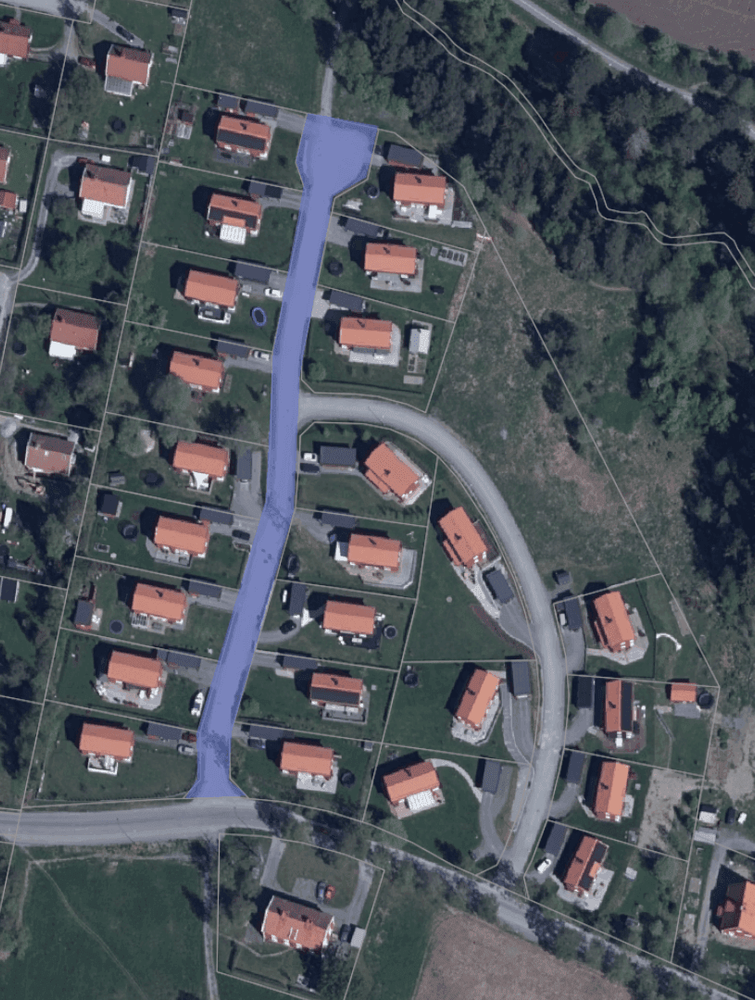 Ortofoto över Mjällestigen med regleringen om markreservat för gång- och cykelväg markerad.