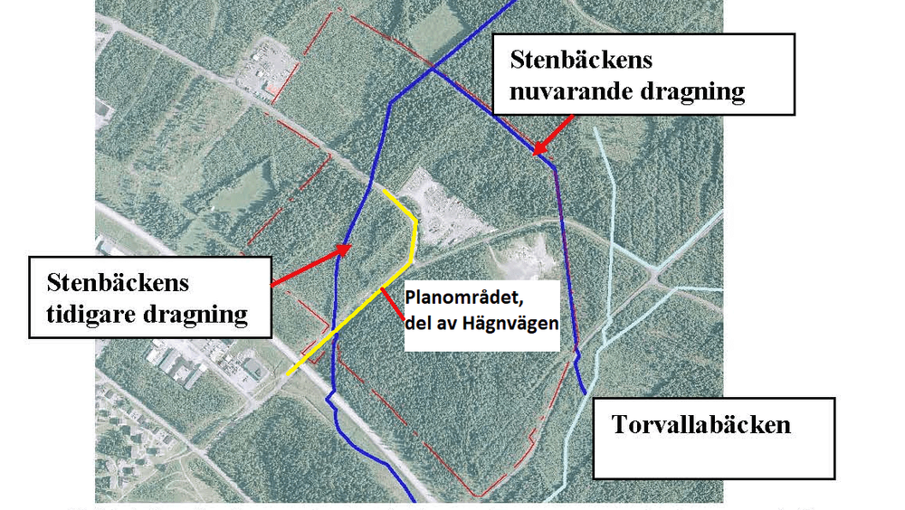 Ortofoto på Stenbäckens tidigare respektive nuvarande dragning. (Bild hämtad från detaljplan B161).